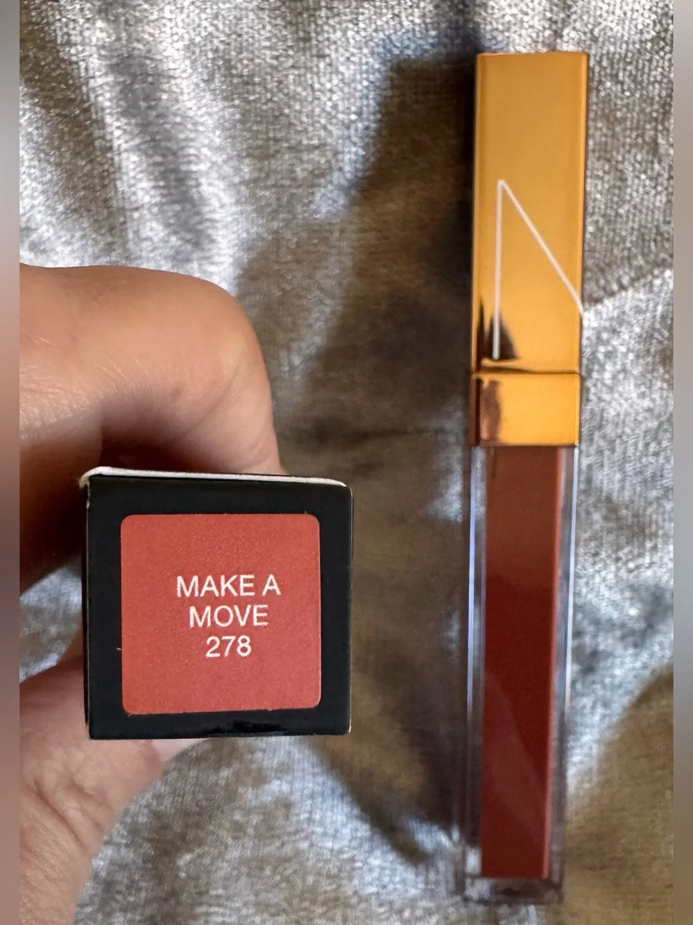 NARS 🩶there are